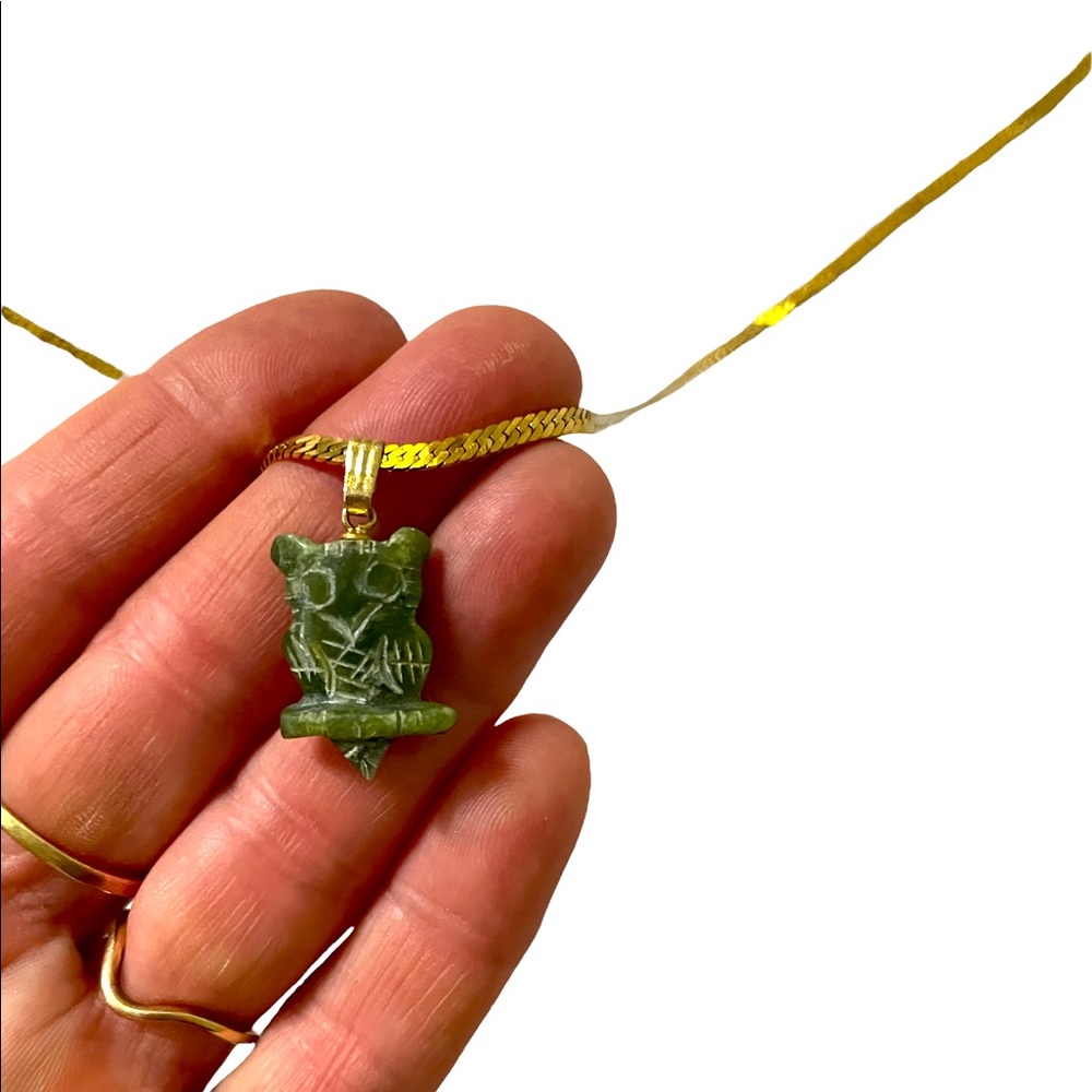 Monet Gold Tone Herringbone Necklace Chain w Jade Owl Pendant Charm Sautoir 37”